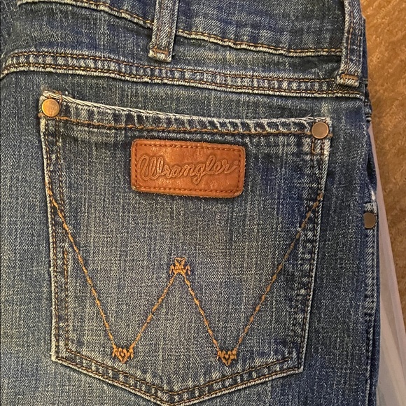 Wrangler Relaxed Fit Denim Jeans - Picture 2 of 5